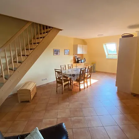 Retreat With Garden Access, Cleaning Included Pruchten