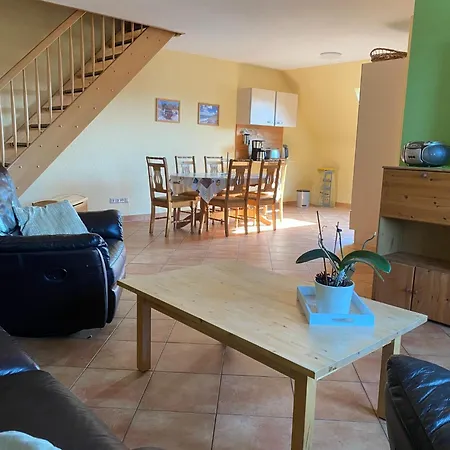 Retreat With Garden Access, Cleaning Included Appartamento Pruchten